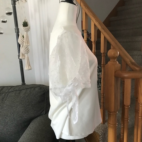 Puff lace sleeve blouse - Picture 2 of 3